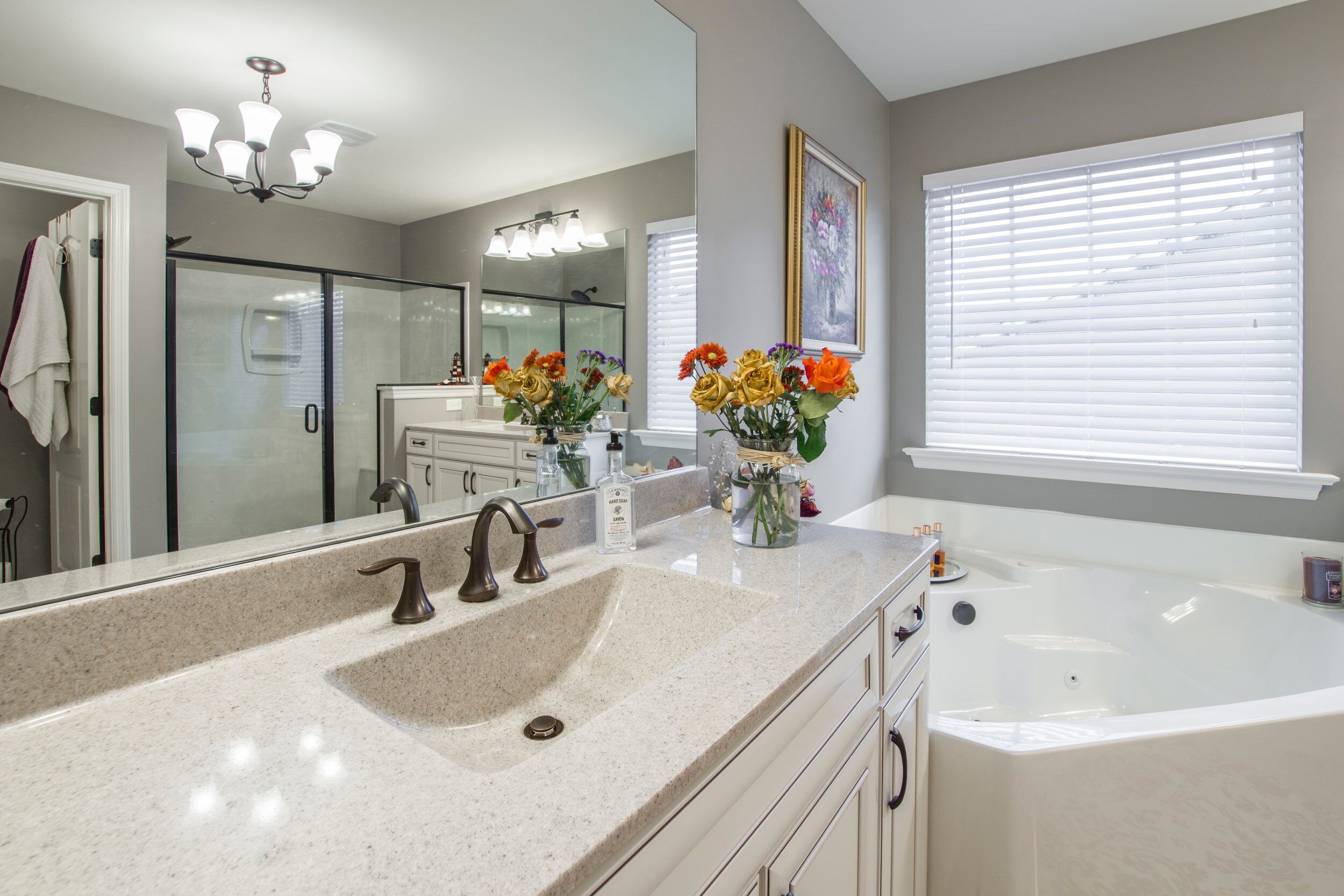 apartment-architecture-bath-1504020.jpg