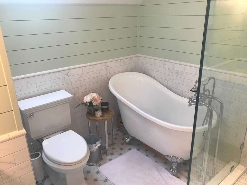 gorgeous-bathtub-cape-cod-style-coastal-theme